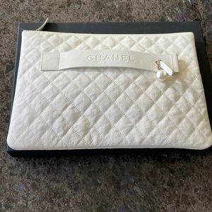 Chanel extremely rare iridescent white caviar o case clutch bag large 13x9 wrist